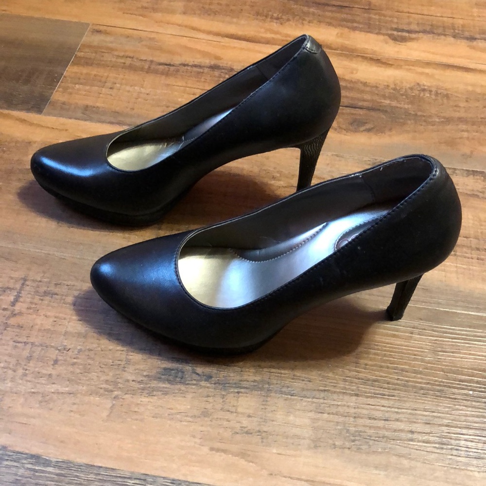 Shoes - Picture 2 of 3